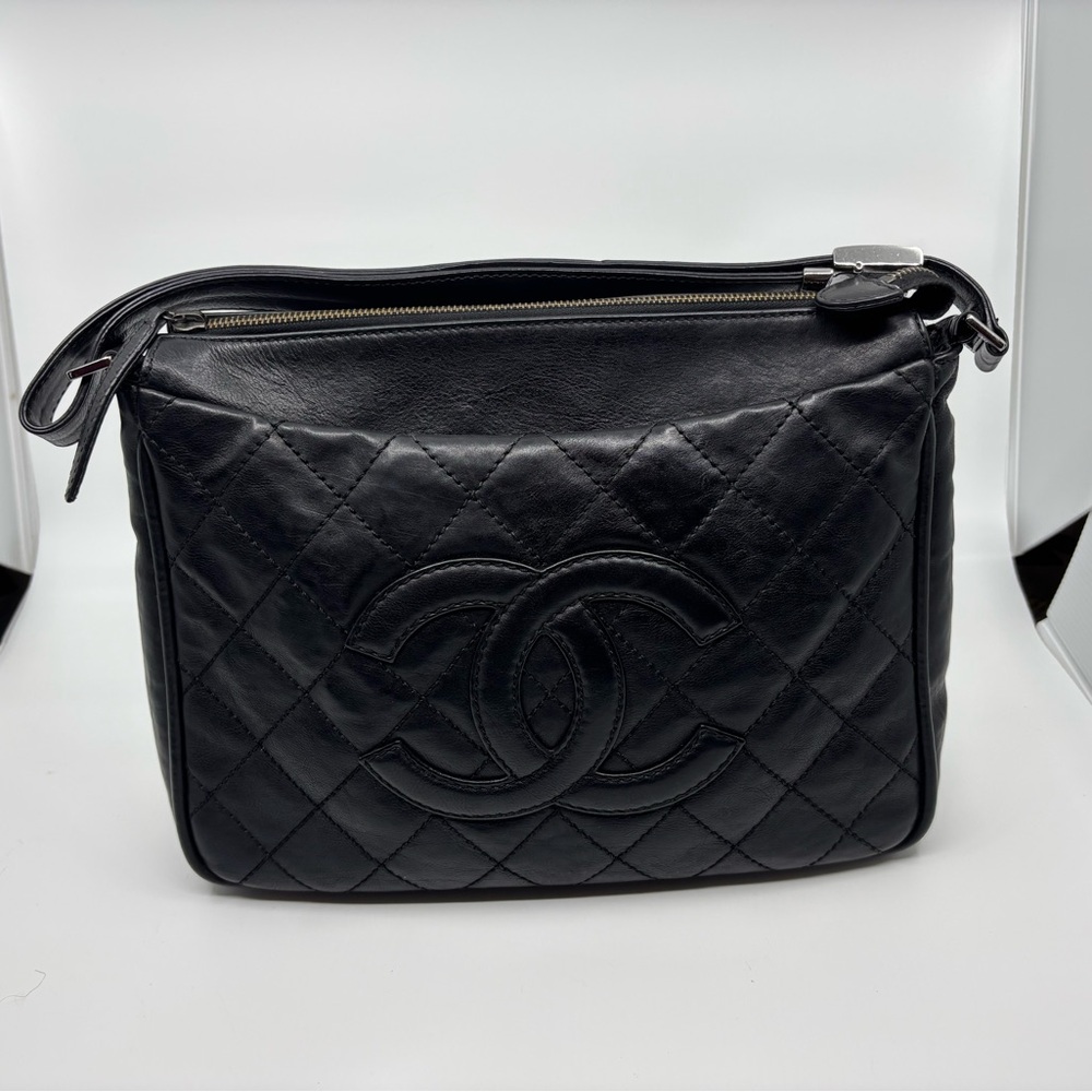 CHANEL vintage timeless Black Quilted leather shoulder Bag handbag